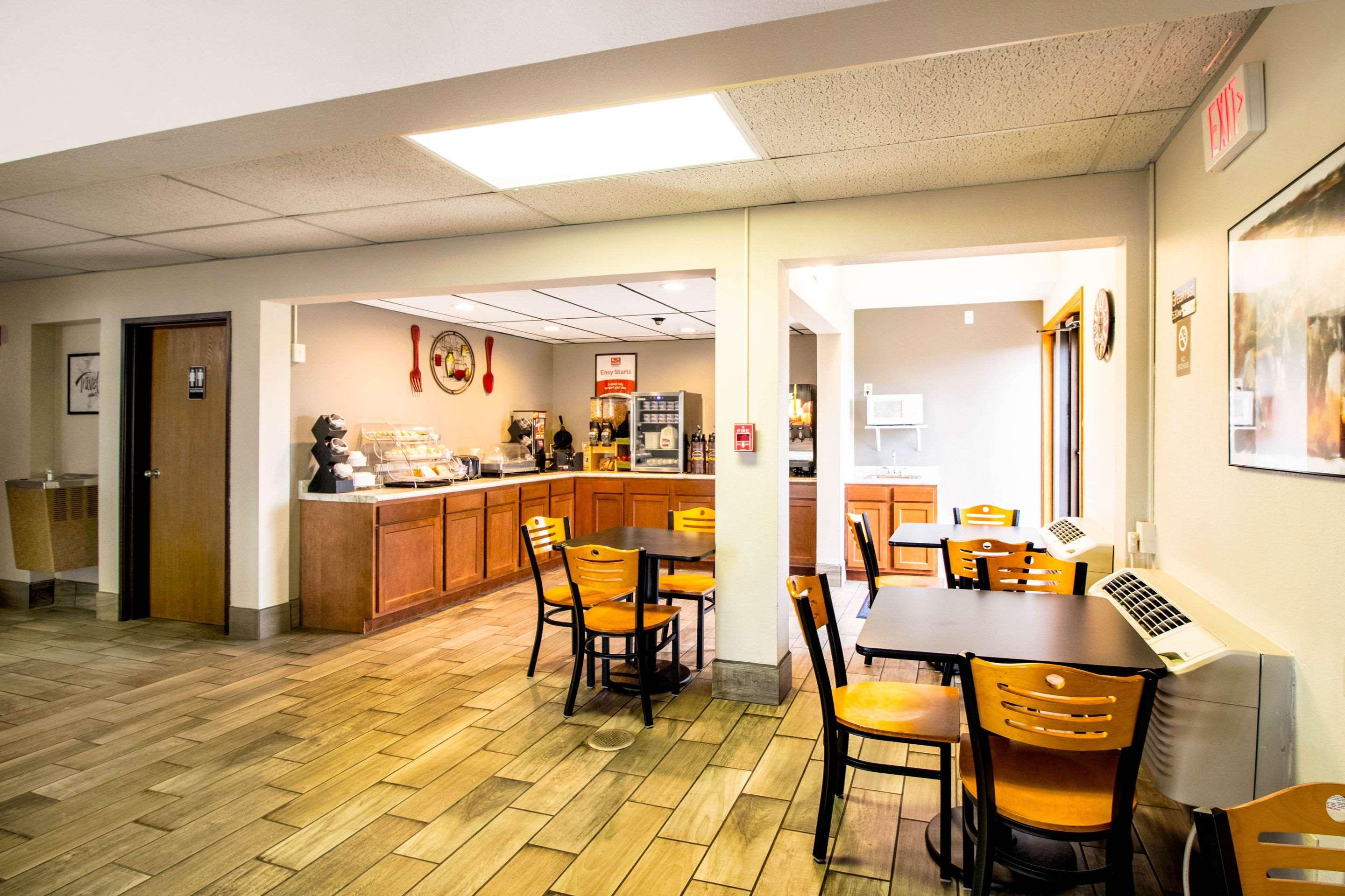 Econo Lodge Watertown Exterior foto