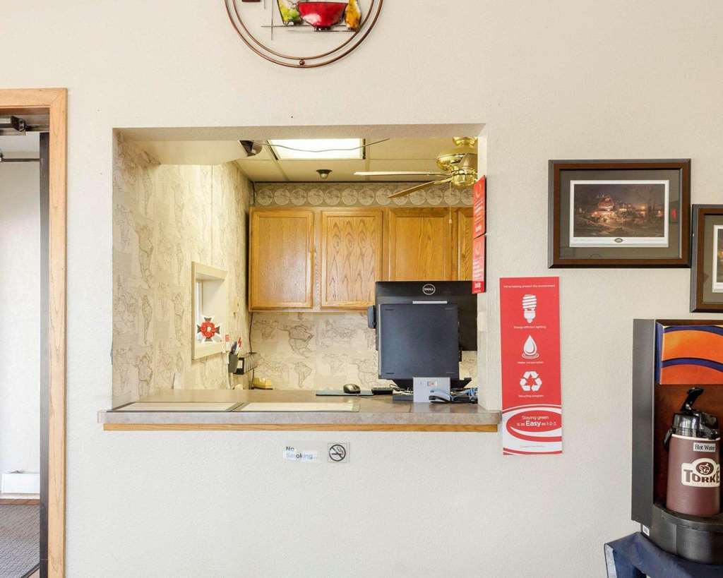 Econo Lodge Watertown Interior foto